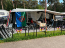 ROLLEMAN vlag wappert op Camping Blauwe Meer tijdens Pinksterweekend