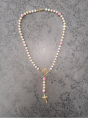 Ave Maria Nomads | Wheel | Witte Rozenkrans met Roze Kralen - Vergulde ROLLEMAN Logo met Kruis en Magneetsluiting