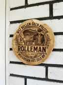 Wij Bellen Geen Politie — ROLLEMAN® | Teak Wandschijf | Lasergravure | Est. 2020