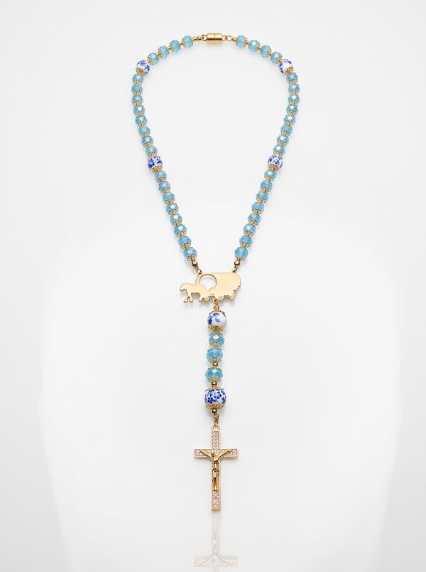 Ave Maria Nomads | Zigeunerwagen | Türkisfarbener Rosenkranz mit dunkelblauen Perlen – vergoldetes Rolleman-Logo mit Kreuz und Magnetverschluss