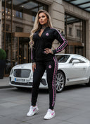 Queenie Zweiteiliger Trainingsanzug für Damen - Schwarz mit rosa Streifen