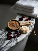 Zeephouder 'Met liefde' — Inclusief Roosvormige Vanille Zeep