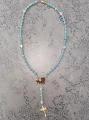 Ave Maria Nomads | Gypsy Wagon| Turquoise Rozenkrans met Donkerblauwe Kralen - Vergulde ROLLEMAN Logo met Kruis en Magneetsluiting