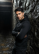 Hoodie Igor, zwart met geborduurd lichtblauw logo